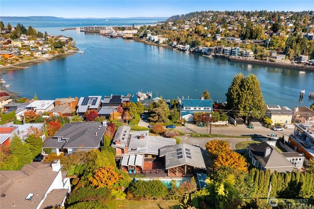 3653 W Commodore Way, Seattle, WA 98199