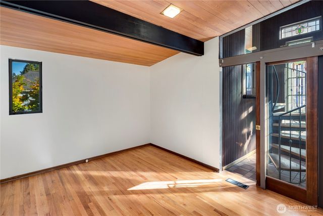 3653 W Commodore Way, Seattle, WA 98199