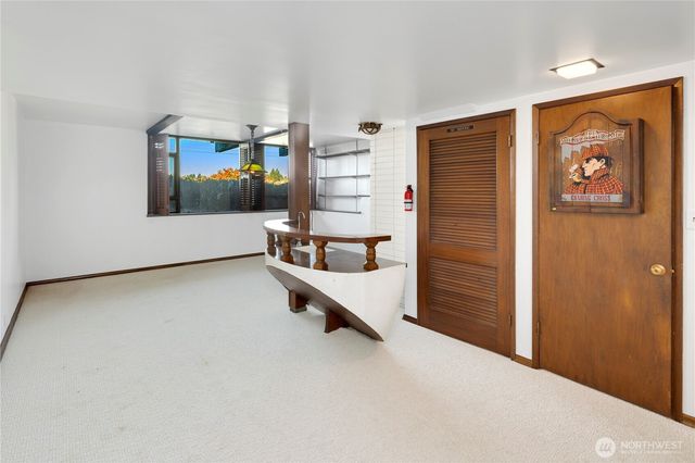 3653 W Commodore Way, Seattle, WA 98199