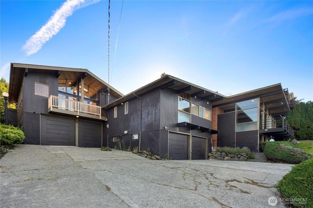 3653 W Commodore Way, Seattle, WA 98199