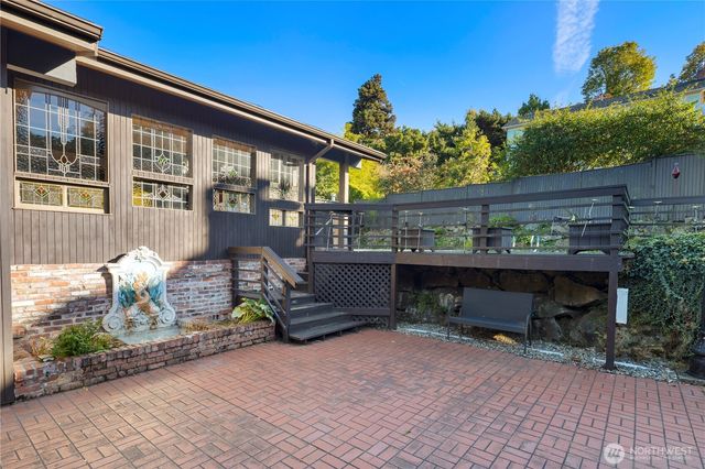 3653 W Commodore Way, Seattle, WA 98199