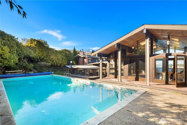 3653 W Commodore Way, Seattle, WA 98199