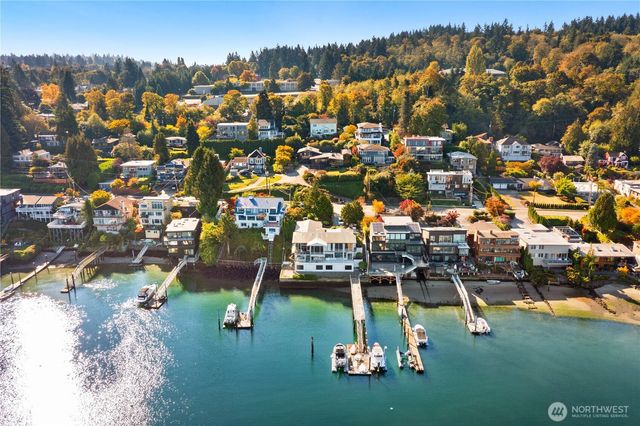 3653 W Commodore Way, Seattle, WA 98199