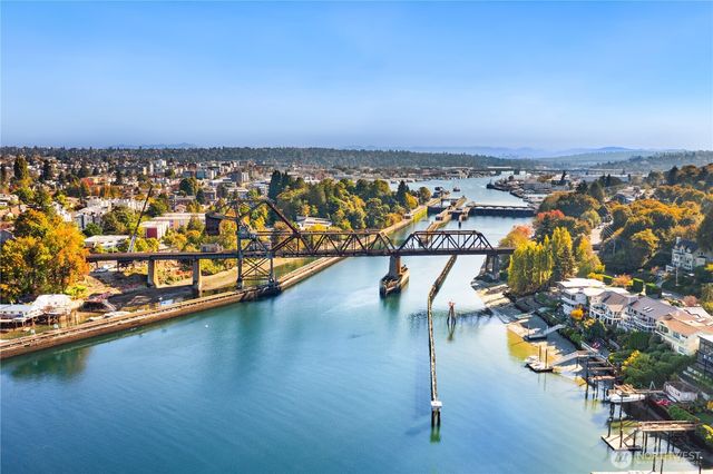 3653 W Commodore Way, Seattle, WA 98199