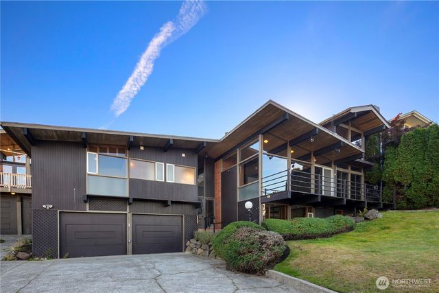 3653 W Commodore Way, Seattle, WA 98199