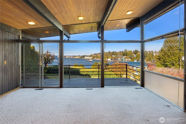 3653 W Commodore Way, Seattle, WA 98199