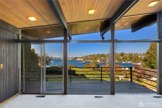 3653 W Commodore Way, Seattle, WA 98199