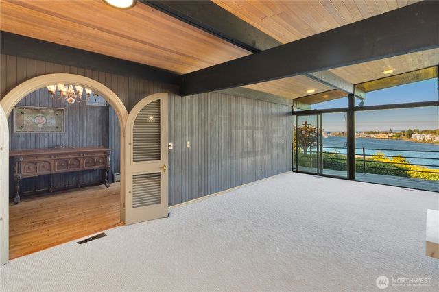 3653 W Commodore Way, Seattle, WA 98199