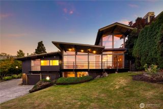 3653 W Commodore Way, Seattle, WA 98199