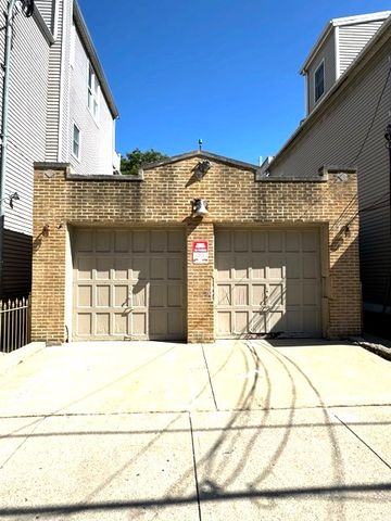 2742 N Kenmore Avenue, Chicago, IL 60614