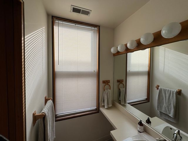 2742 N Kenmore Avenue, Chicago, IL 60614