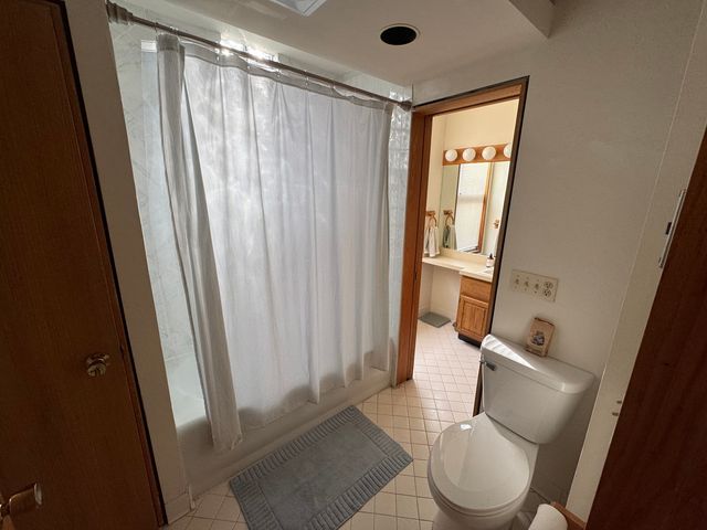 2742 N Kenmore Avenue, Chicago, IL 60614