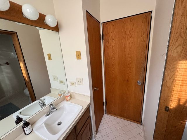 2742 N Kenmore Avenue, Chicago, IL 60614