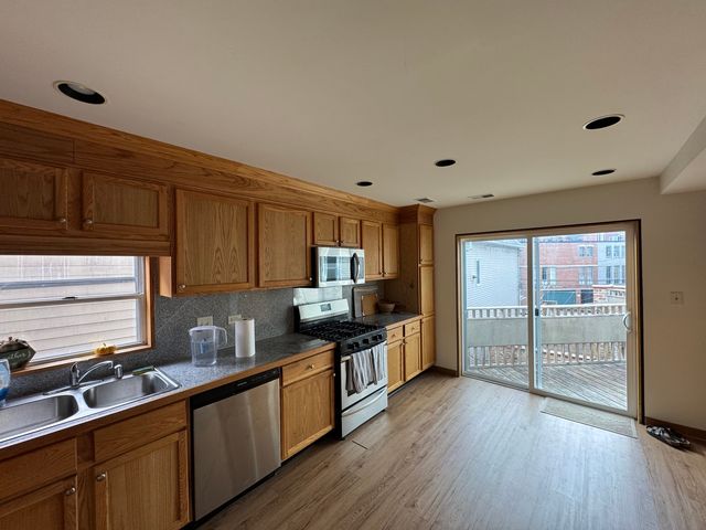 2742 N Kenmore Avenue, Chicago, IL 60614