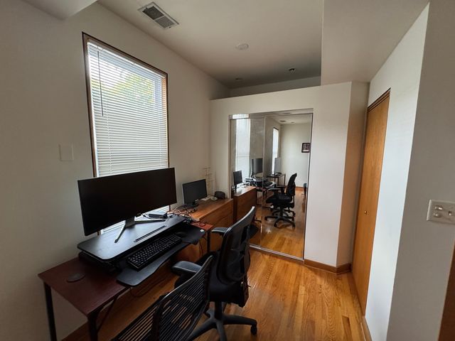 2742 N Kenmore Avenue, Chicago, IL 60614