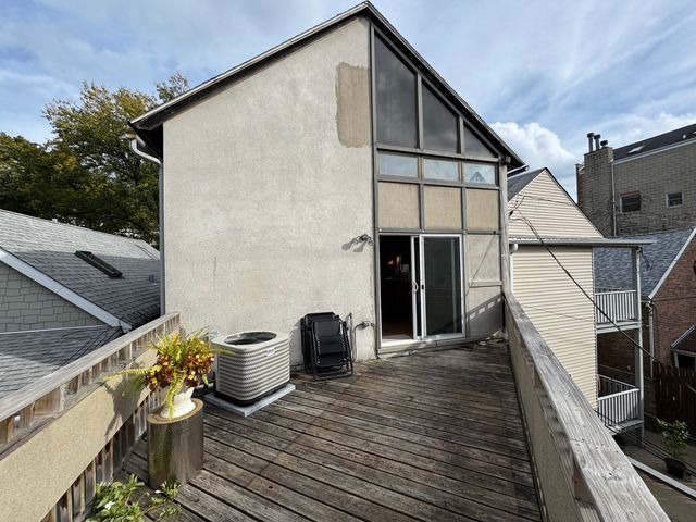 2742 N Kenmore Avenue, Chicago, IL 60614