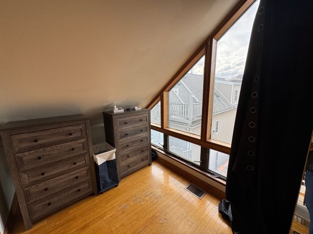 2742 N Kenmore Avenue, Chicago, IL 60614