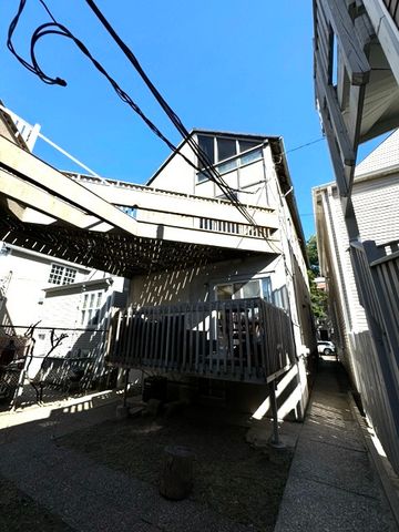 2742 N Kenmore Avenue, Chicago, IL 60614