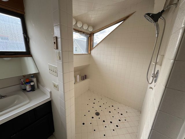 2742 N Kenmore Avenue, Chicago, IL 60614