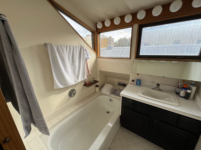 2742 N Kenmore Avenue, Chicago, IL 60614