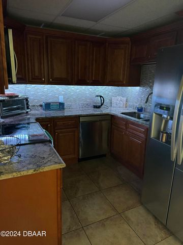 935 N Halifax Ave Apt 402, Daytona Beach, FL 32118