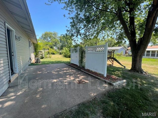 2478 Carousel Court, Florissant, MO 63031