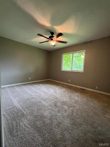 2478 Carousel Court, Florissant, MO 63031