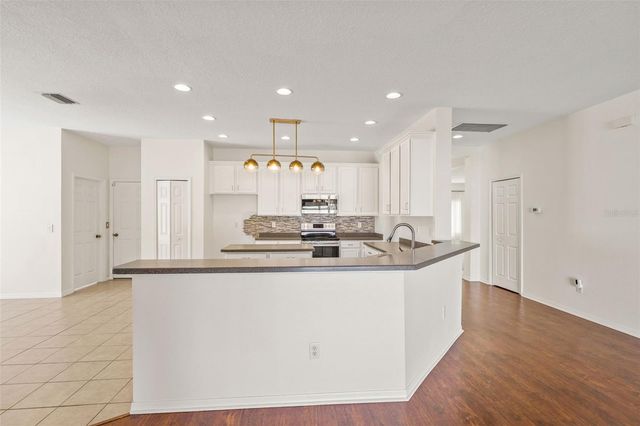 518 YORK DALE DRIVE, Ruskin, FL 33570