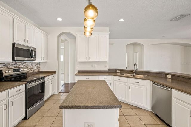 518 YORK DALE DRIVE, Ruskin, FL 33570