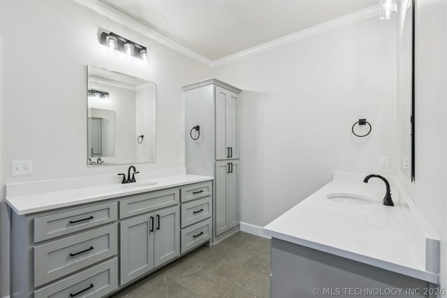 205 W 164th Place S, Glenpool, OK 74033