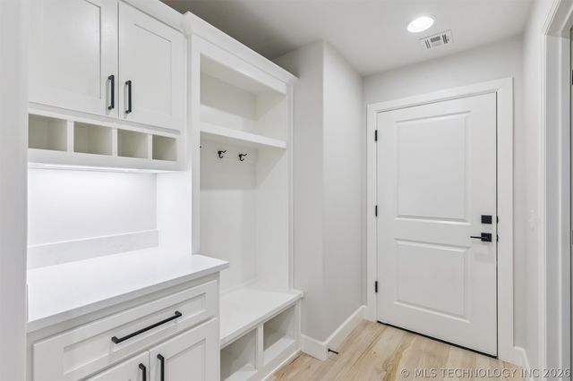 205 W 164th Place S, Glenpool, OK 74033