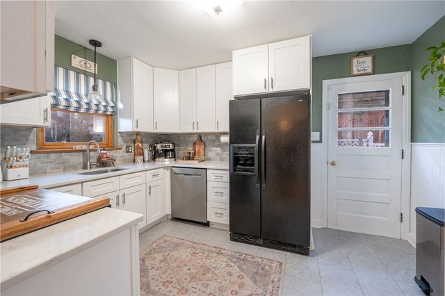 32 W Tacoma Ave, Latrobe, PA 15650