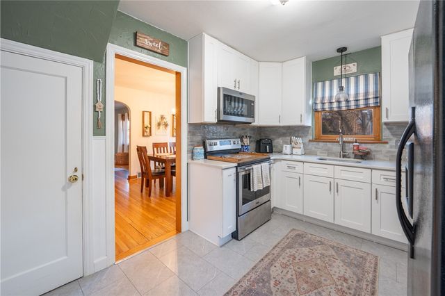 32 W Tacoma Ave, Latrobe, PA 15650