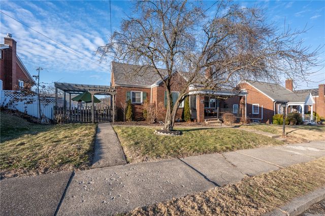 32 W Tacoma Ave, Latrobe, PA 15650