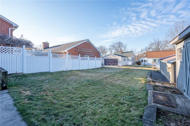 32 W Tacoma Ave, Latrobe, PA 15650