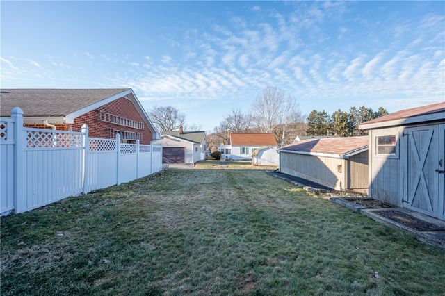 32 W Tacoma Ave, Latrobe, PA 15650