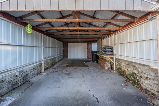 32 W Tacoma Ave, Latrobe, PA 15650