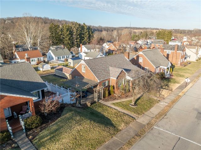 32 W Tacoma Ave, Latrobe, PA 15650