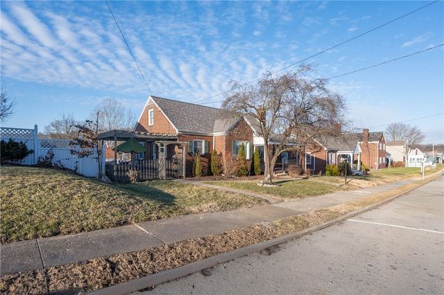 32 W Tacoma Ave, Latrobe, PA 15650