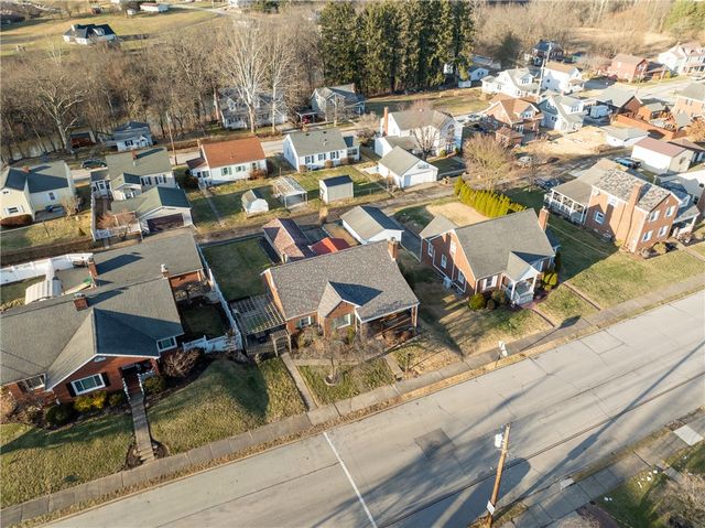 32 W Tacoma Ave, Latrobe, PA 15650