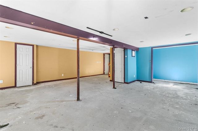 34 Andys Lane, Eastport, NY 11941