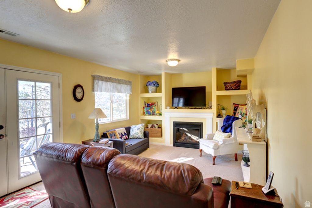 Image 10 of property listing at 2128 BRIDGER DR, Springville, UT 84663
