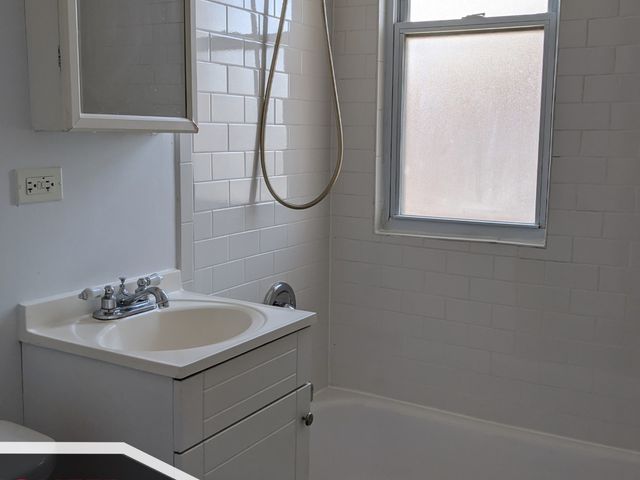 2600 N Kimball Avenue 303, Chicago, IL 60647