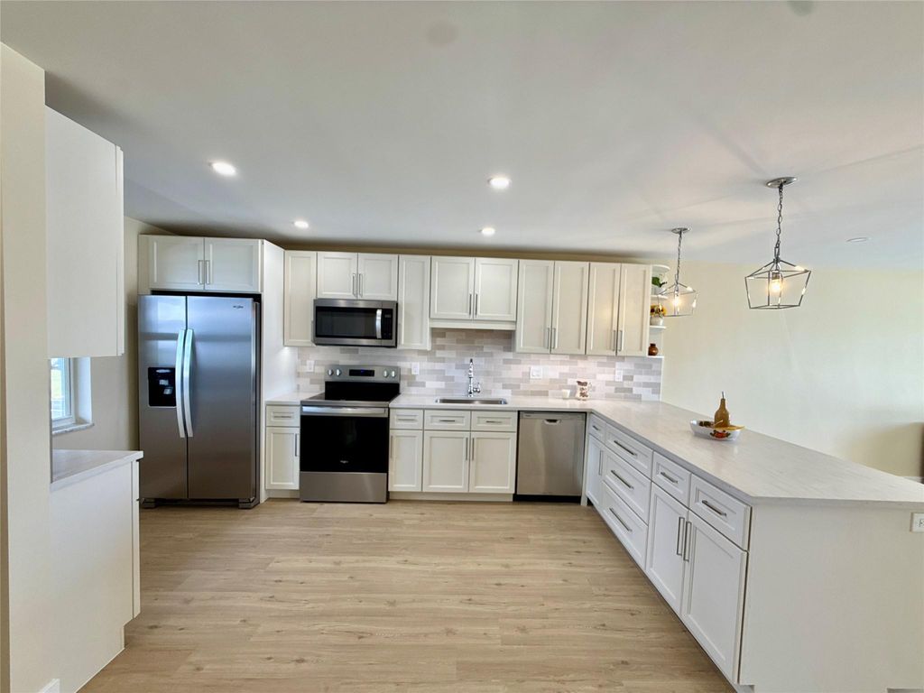 7887 Golf Circle Dr 211, Margate, FL 33063