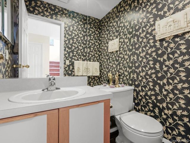 181 North Lane, Smithtown, NY 11787