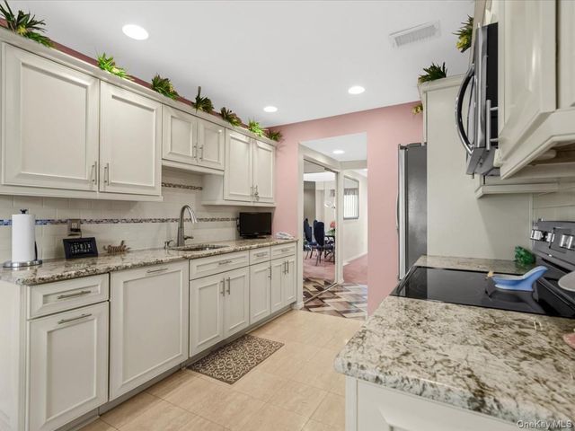 181 North Lane, Smithtown, NY 11787