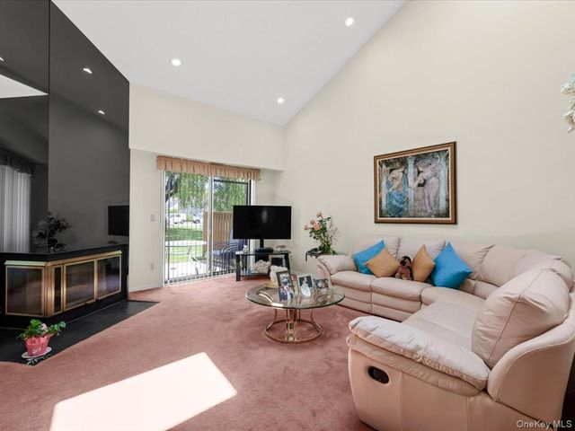 181 North Lane, Smithtown, NY 11787