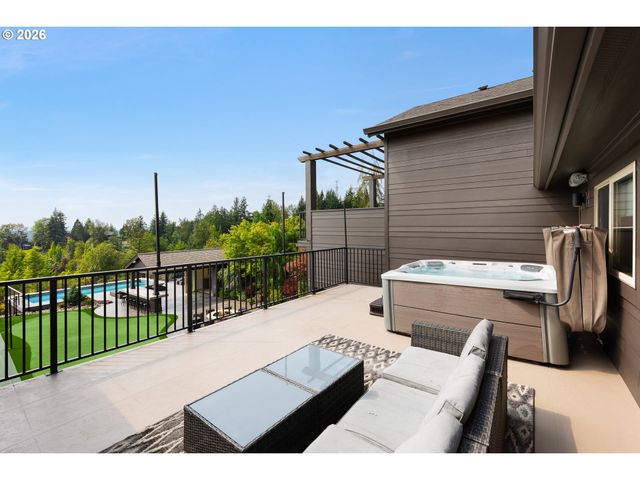 9833 Se EASTVIEW Dr, Happy Valley, OR 97086
