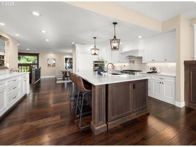 9833 Se EASTVIEW Dr, Happy Valley, OR 97086