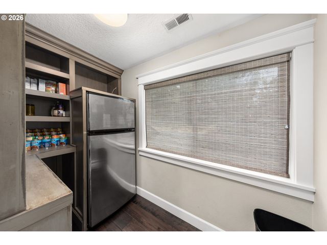 9833 Se EASTVIEW Dr, Happy Valley, OR 97086